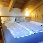 Neve Molto Spazioso E Luminoso Disposto Su 2 Livelli Appartamento *
