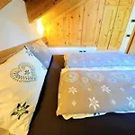 Neve Molto Spazioso E Luminoso Disposto Su 2 Livelli *