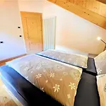 Neve Molto Spazioso E Luminoso Disposto Su 2 Livelli Appartamento *
